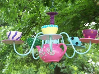 alice-in-wonderland-inspired-diy-teapot-chandelier-1