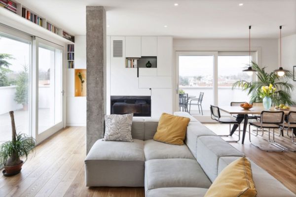 A modern apartment decorated with concrete and light wood