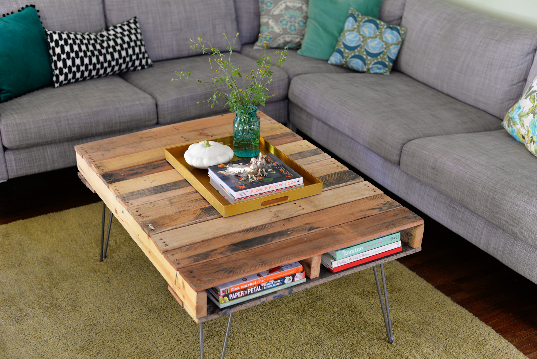Pallet Table Lookbook with a DIY Pallet Coffee Table Tutorial