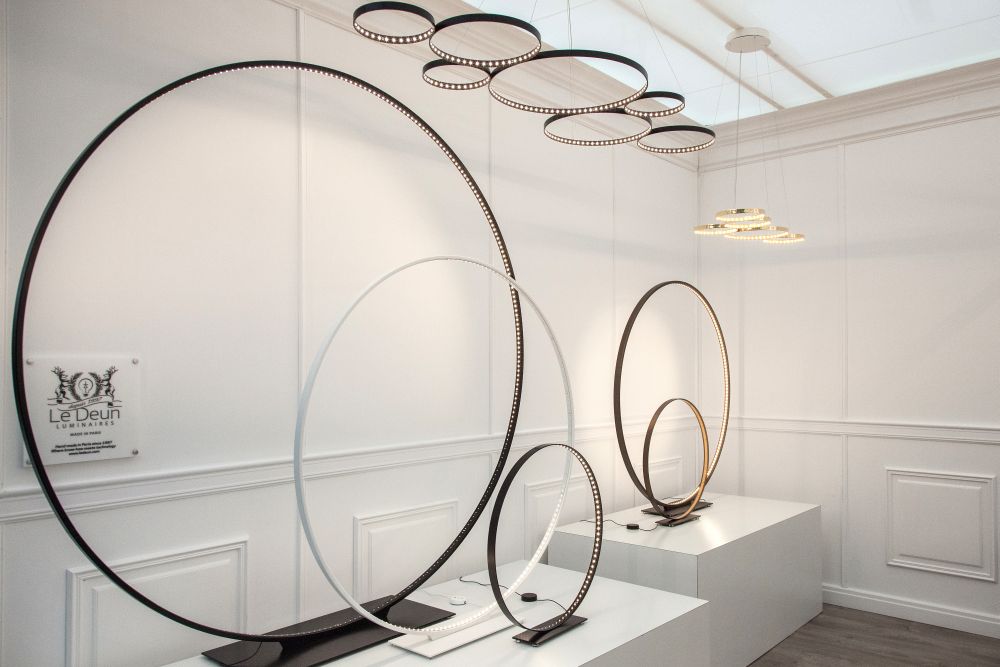 Circular lamps with ambient lighting