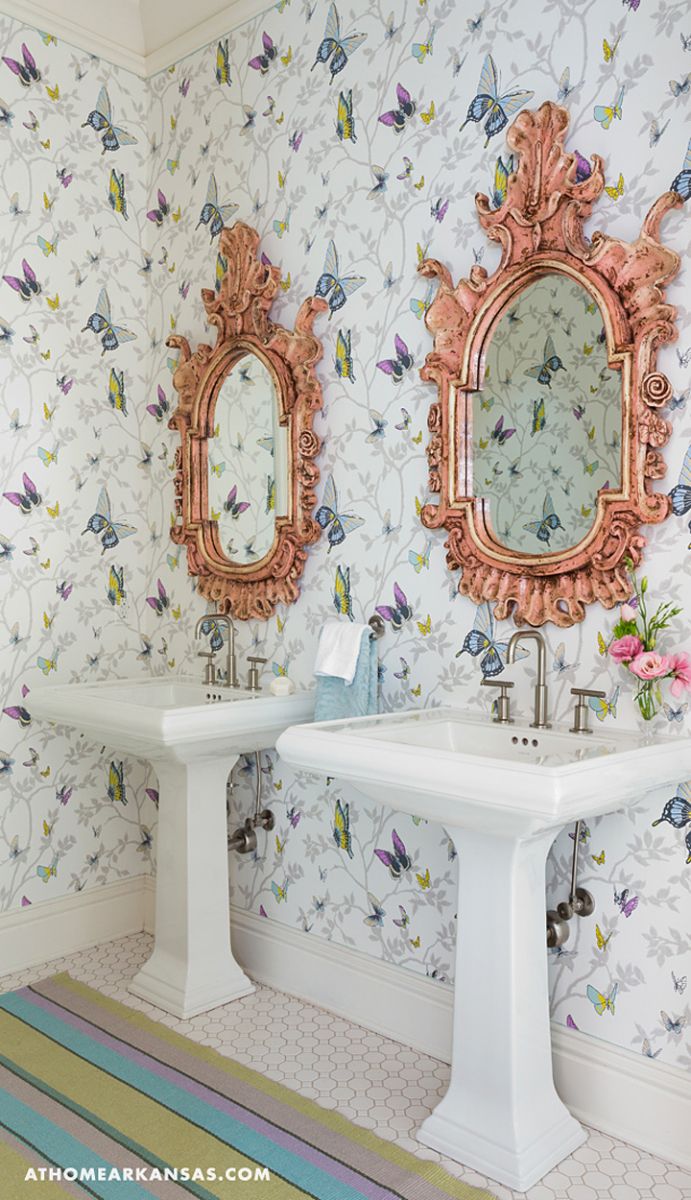 How Bathroom Wallpaper Can Help You Reinvent This Boring Space