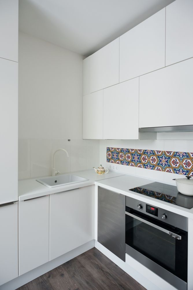 Minimalist kitchen with an eye-catching backsplash
