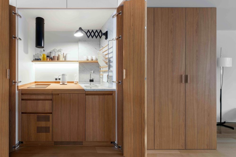 A little nook kitchen with folding doors